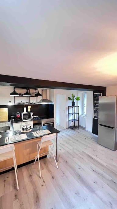 Logement Moderne Au Coeur Du Village Saint-Georges-de-Luzençon Eksteriør bilde