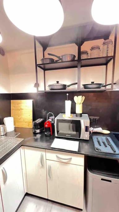 Logement Moderne Au Coeur Du Village Saint-Georges-de-Luzençon Eksteriør bilde