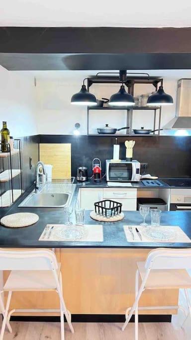 Logement Moderne Au Coeur Du Village Saint-Georges-de-Luzençon Eksteriør bilde