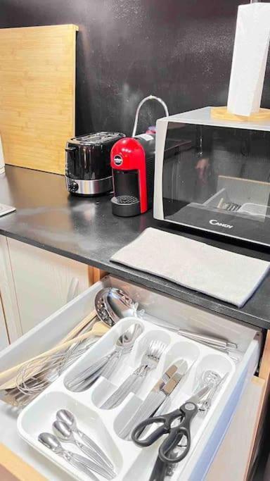 Logement Moderne Au Coeur Du Village Saint-Georges-de-Luzençon Eksteriør bilde