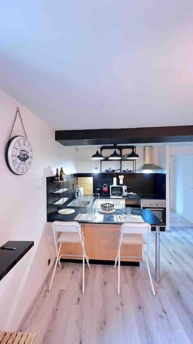 Logement Moderne Au Coeur Du Village Saint-Georges-de-Luzençon Eksteriør bilde