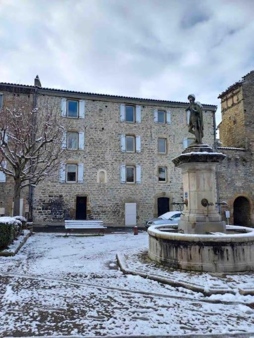 Logement Moderne Au Coeur Du Village Saint-Georges-de-Luzençon Eksteriør bilde