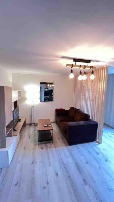 Logement Moderne Au Coeur Du Village Saint-Georges-de-Luzençon Eksteriør bilde