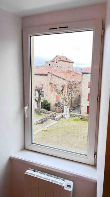 Logement Moderne Au Coeur Du Village Saint-Georges-de-Luzençon Eksteriør bilde